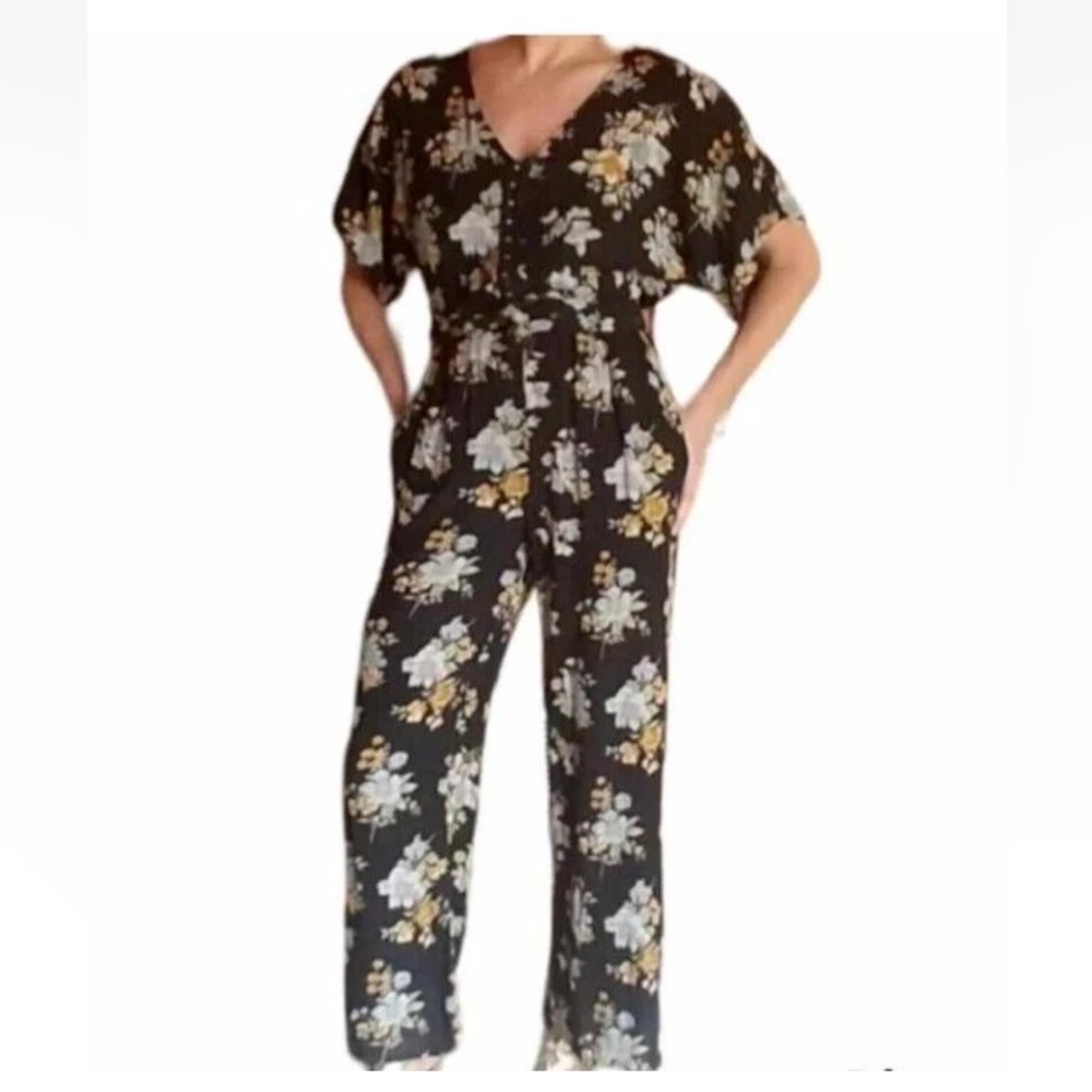 American Eagle Women's‎ Jumpsuit Black Daisy Floral Size Small V-Neck Date Night